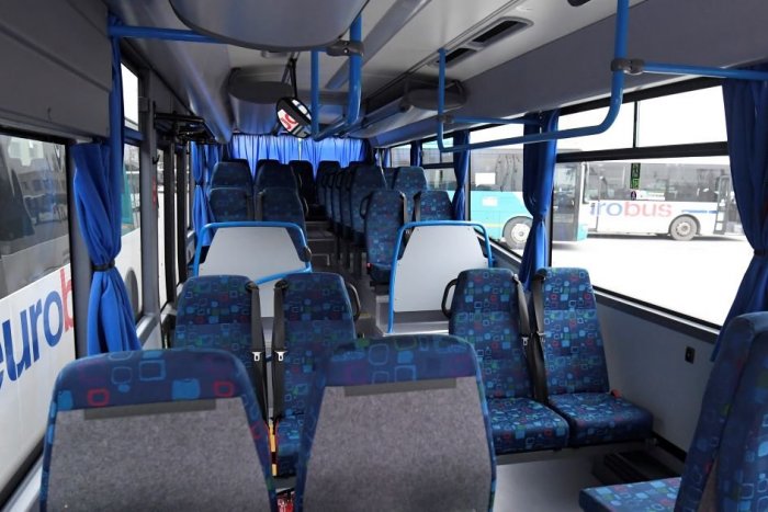 Ilustračný obrázok k článku Prímestskými autobusmi cestuje menej ľudí. Pandémia spôsobila miliónové straty