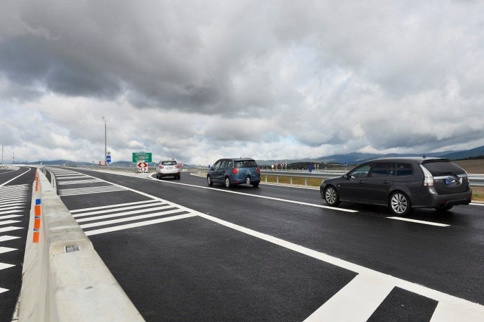 Ilustračný obrázok k článku Projekt dobudovania cesty R1 v smere na Ľupču sa začína: Postavia aj nový most