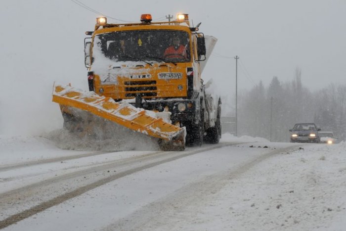 Ilustračný obrázok k článku Cesty v Trenčianskom kraji sú zjazdné: Sneh je len na vozovkách v okrese Považská