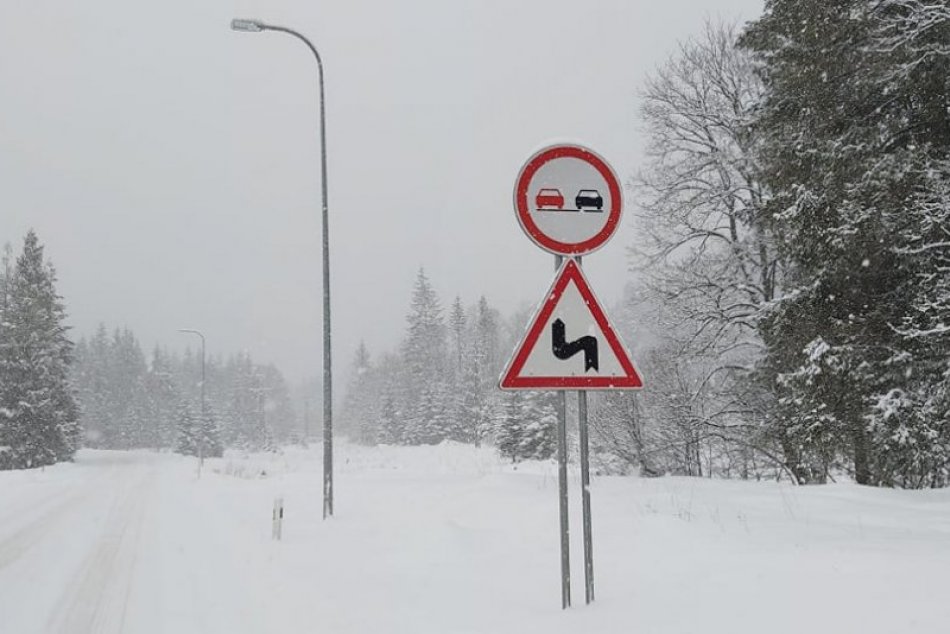 Ilustračný obrázok k článku Hasiči sa pre sneženie v Prešove a okolí nezastavia: V ktorých okresoch je to najhoršie?