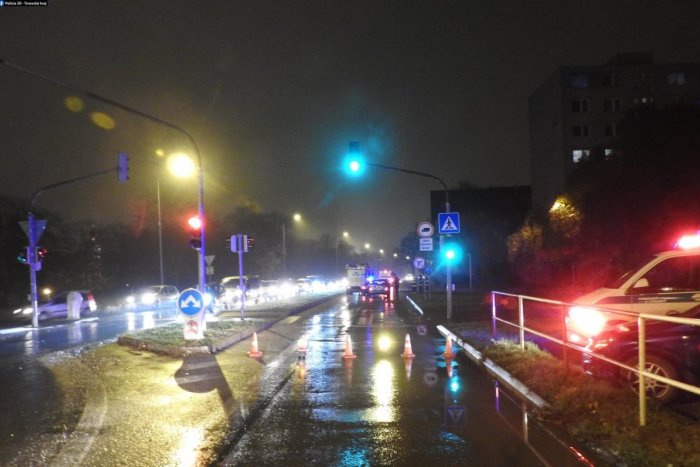 Ilustračný obrázok k článku Polícia hľadá svedkov staršej nehody v Trnave: Zranil sa pri nej chodec