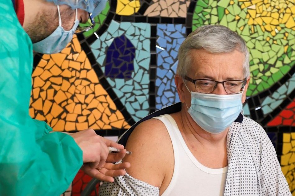 Ilustračný obrázok k článku Očkovať sa môže ďalšia skupina ľudí: Takýto je postup v bystrickej nemocnici