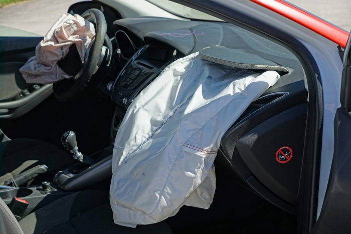 Ilustračný obrázok k článku Automobilový gigant má problém: Musí opraviť 3 milióny áut, ktorým hrozí výbuch airbagov