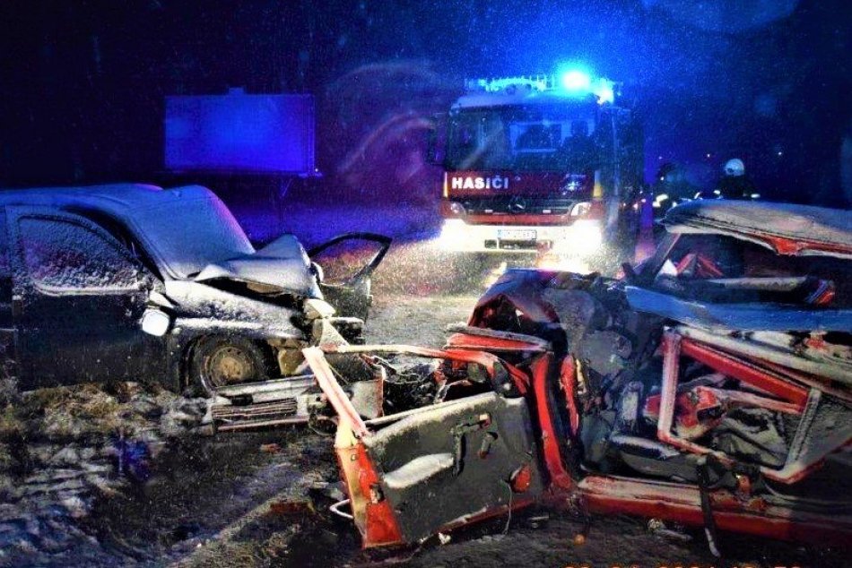 Ilustračný obrázok k článku Polícia o nehode v Trenčianskych Bohuslaviciach: Hlásia až päť ťažko zranených!
