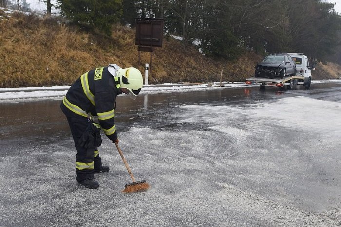 Ilustračný obrázok k článku Na Slovensko dorazil mrznúci dážď: Kde platia výstrahy pred poľadovicou a silným vetrom?