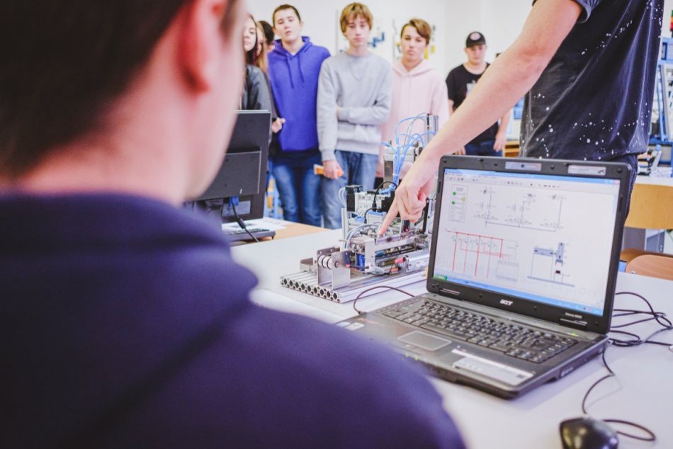 Ilustračný obrázok k článku Žiarska technická škola ide už dnes v trendoch budúcnosti...