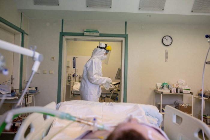 Ilustračný obrázok k článku Koronavírus: V nemocniciach sú tisícky pacientov, pribudlo vyše 100 úmrtí