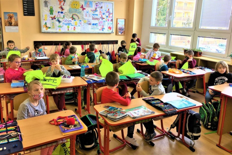 Ilustračný obrázok k článku Rodičia, pripravte sa: V Považskej Bystrici dali školám a škôlkam od marca STOP