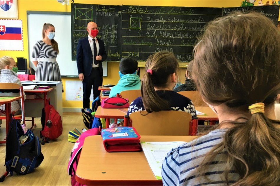Ilustračný obrázok k článku Minister Branislav Gröhling navštívil Púchov: Takto chce podporiť školy