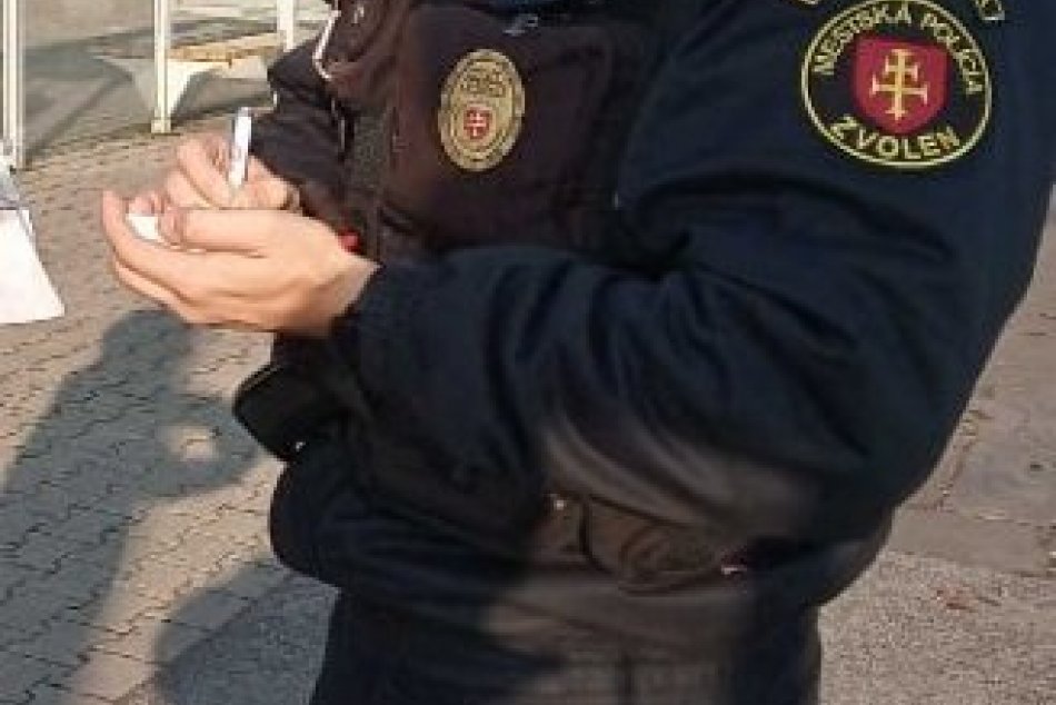 Ilustračný obrázok k článku Mestskí policajti začali používať NOVINKU: Ako si posvietia na Zvolenčanov? FOTO
