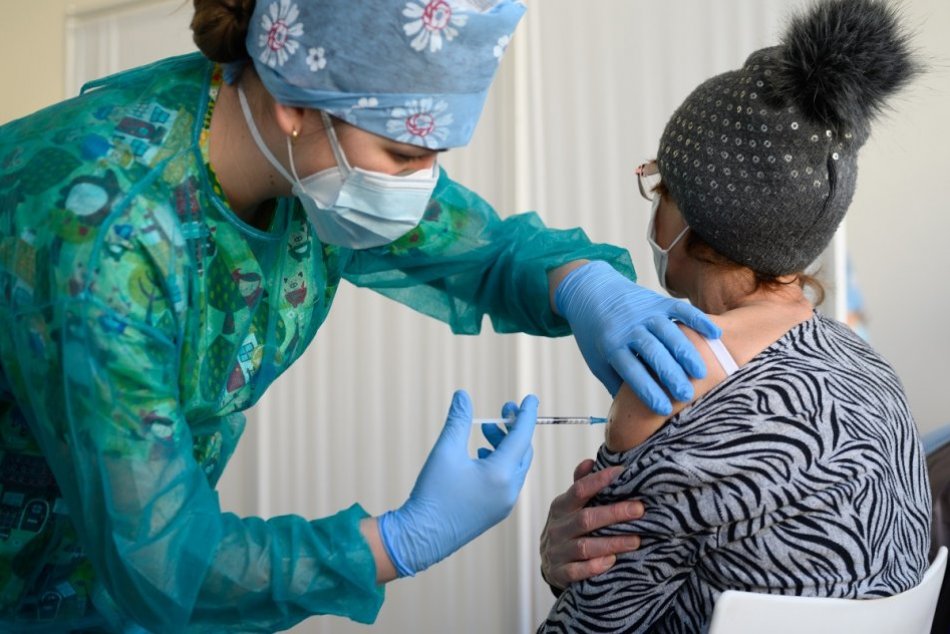 Ilustračný obrázok k článku V nitrianskej nemocnici očkujú už takmer ROK: Vakcínu podali vyše 120-tisíc ľuďom