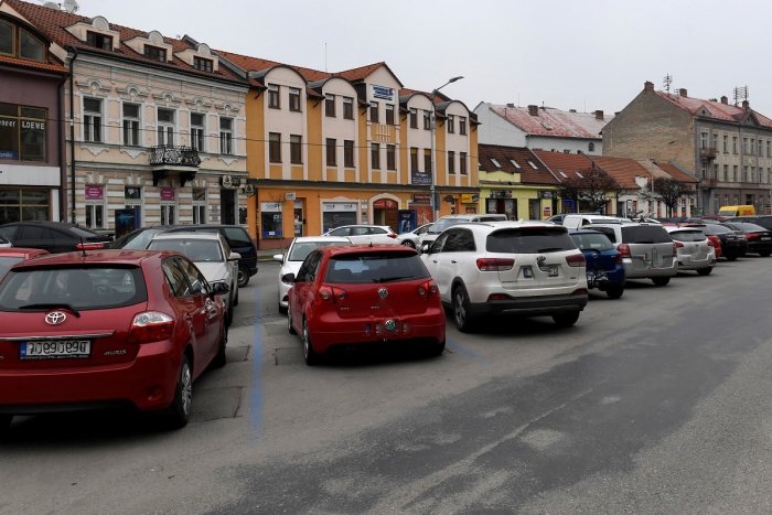 Ilustračný obrázok k článku V Trenčíne v najbližšom čase ušetríte: Platnosť parkovacích kariet sa predĺžila