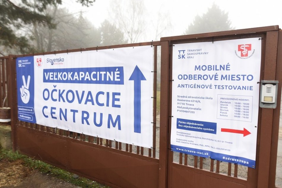 Ilustračný obrázok k článku Očkovanie AstraZenecou v Trnavskom kraji pokračuje: Vakcínu pichli tisíckam ľudí