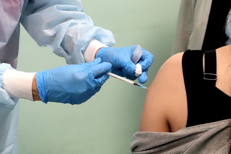 Ilustračný obrázok k článku Na očkovanie nepríde každý prihlásený. Namiesto nich očkujú náhradníkov