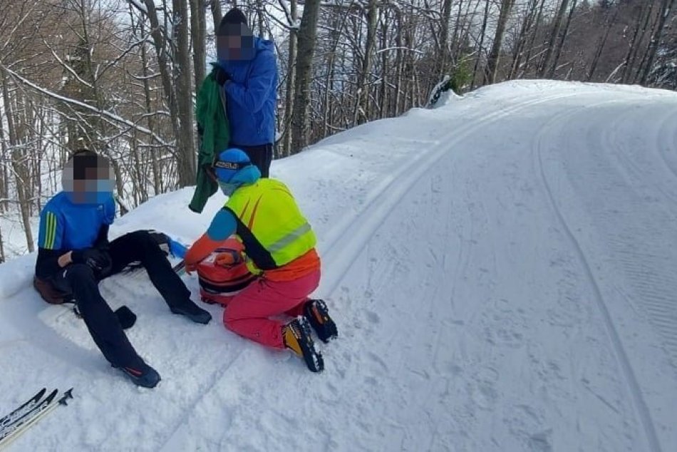 Ilustračný obrázok k článku FOTO zo zásahu v Kremnických vrchoch: Záchranári ratovali zraneného bežkára