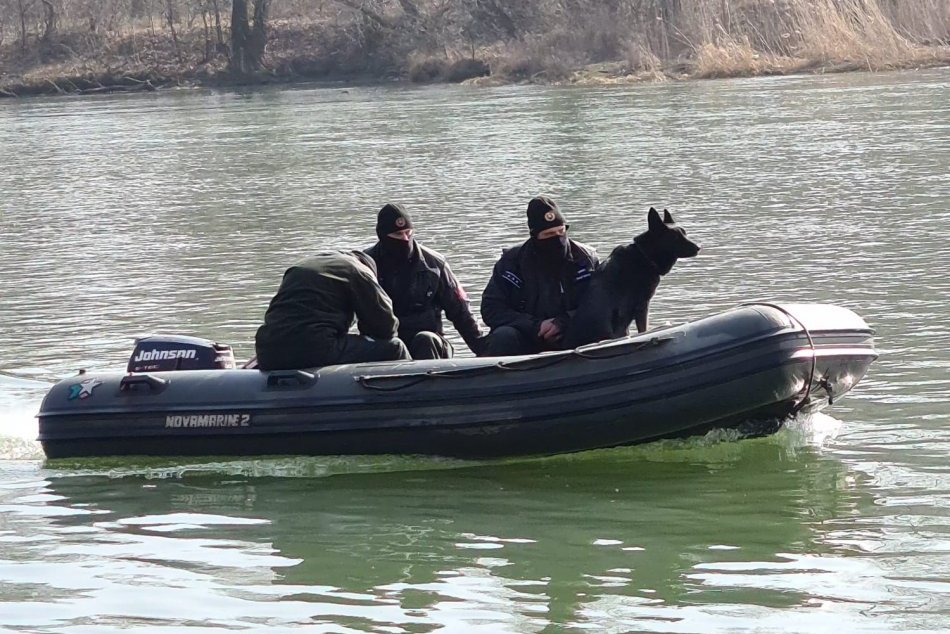 Ilustračný obrázok k článku V rieke Nitra našli utopenú ženu: Telo vytiahli z vody hasiči