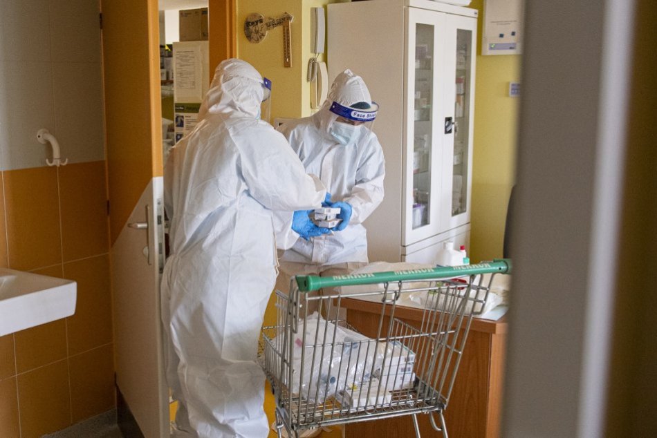 Ilustračný obrázok k článku Prísľub k trvalému zlepšeniu vývoja pandémie: Nemocnica má priaznivejšie správy
