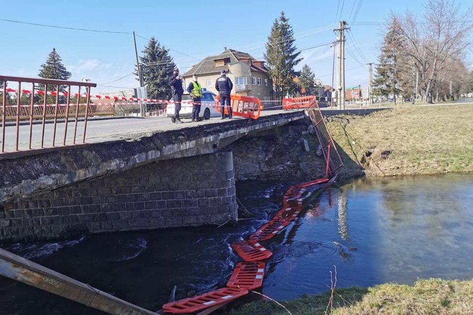 Ilustračný obrázok k článku Reakcia cestárov: Kedy opravia poškodený most v Partizánskom?
