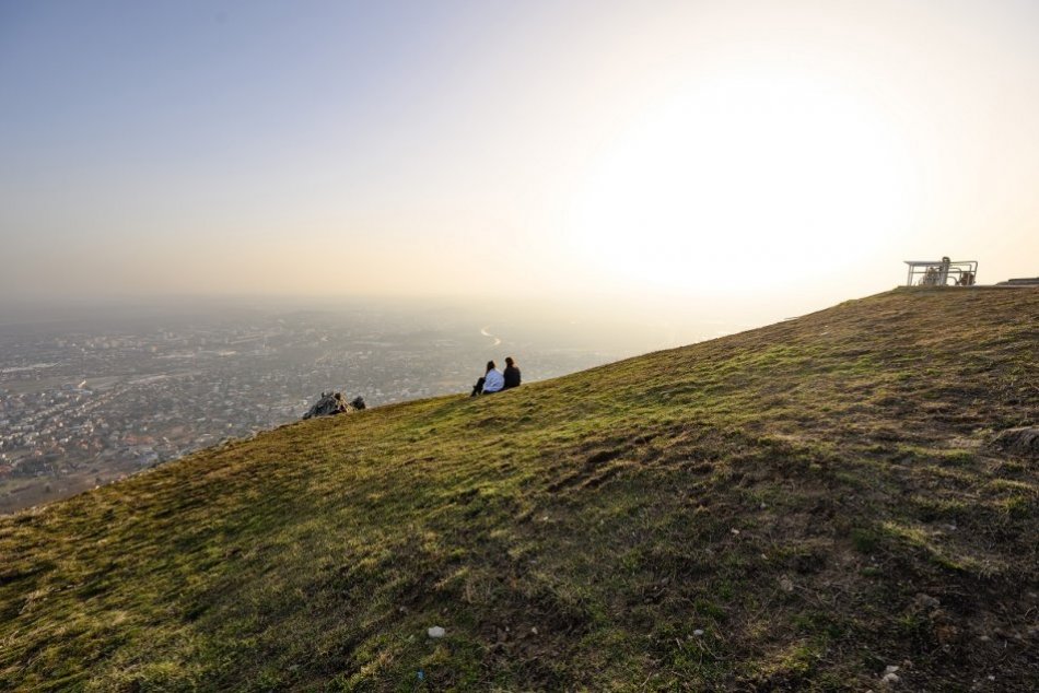 Ilustračný obrázok k článku Čo skrýva praveký Zobor? Jeho tajomstvá odhalí NOČNÁ prehliadka, vezmite si čelovku