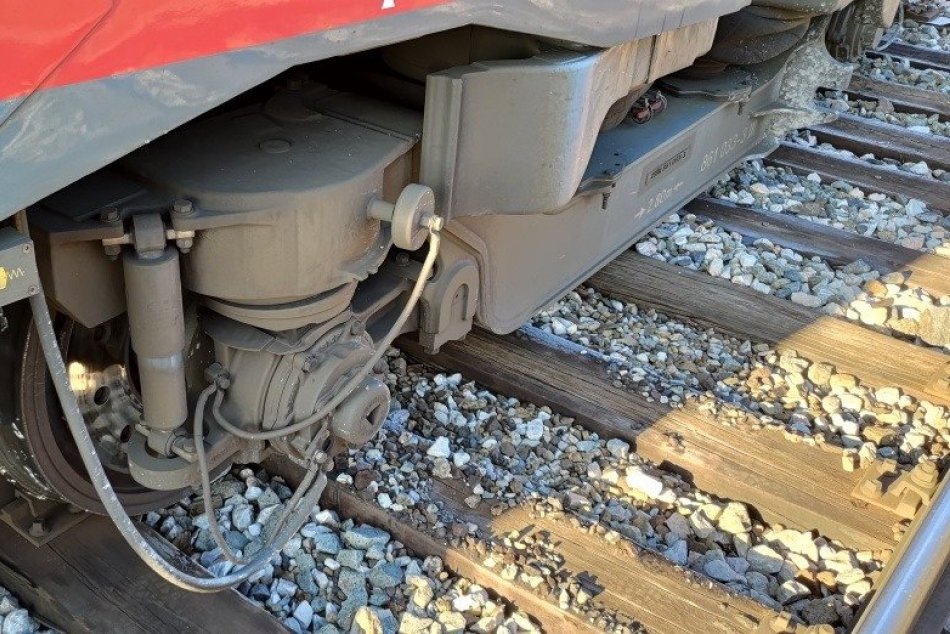 Ilustračný obrázok k článku Tragická nehoda neďaleko Nitry: Stret s osobným vlakom sa stal osudným 36-ročnej žene