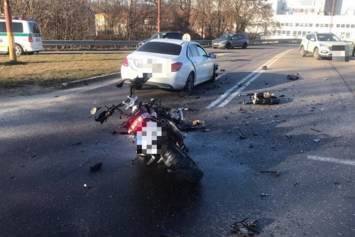 Ilustračný obrázok k článku V Petržalke zahynul motocyklista: Osudnou sa mu stala zrážka s Mercedesom, FOTO