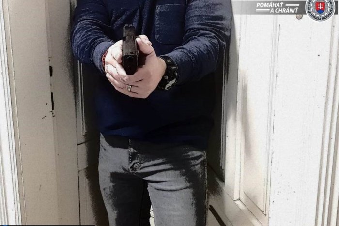 Ilustračný obrázok k článku Ako z akčného filmu: Bratislavčan sa polícii vyhrážal so zbraňou v ruke