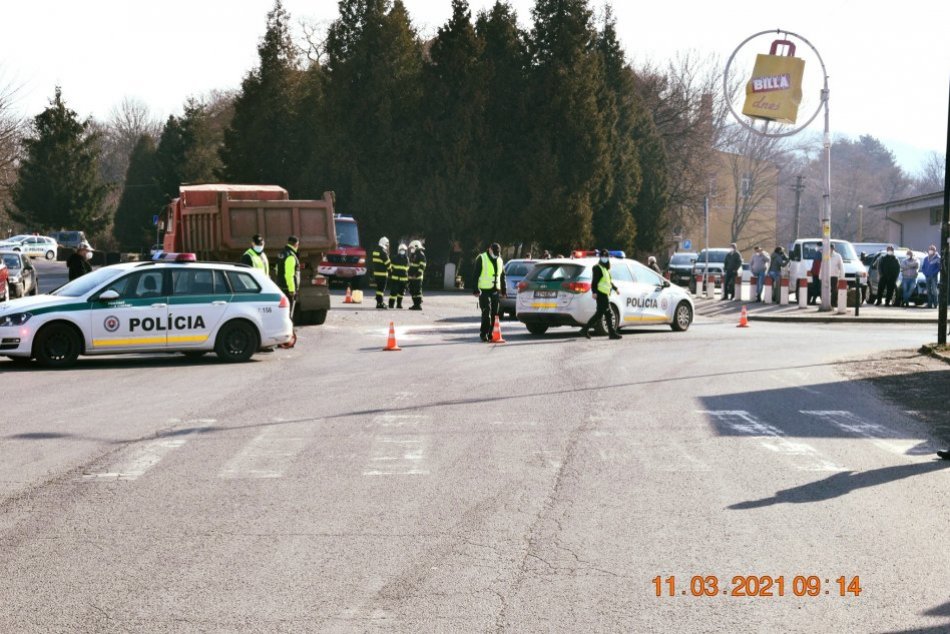 Ilustračný obrázok k článku Vážna nehoda v centre Fiľakova: Došlo k zrážke auta s nákladiakom, FOTO