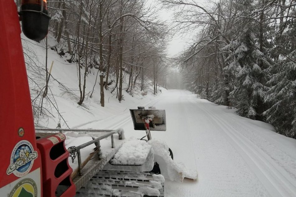 Ilustračný obrázok k článku Bežky ešte neodkladajte: Čerstvý sneh predĺžil sezónu aj v okolí Bystrice, FOTO