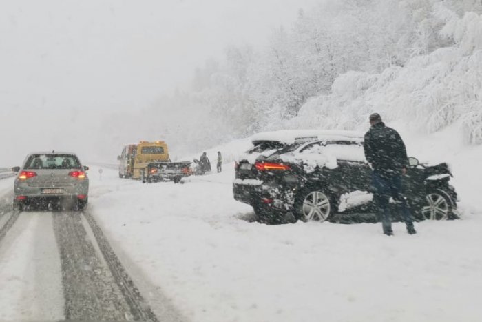 Ilustračný obrázok k článku RARITA na diaľnici, ktorú dobre poznajú aj Slováci: ČAKALI by ste tam teraz sneh? FOTO