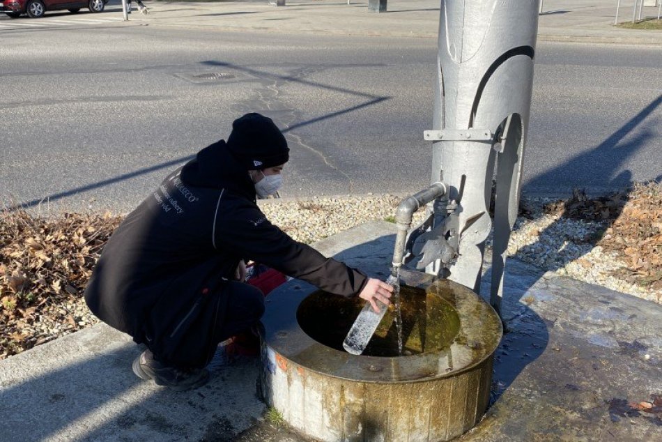 Ilustračný obrázok k článku Artézske studne sa tešia obľube: Mesto začalo s rozborom kvality vody, FOTO