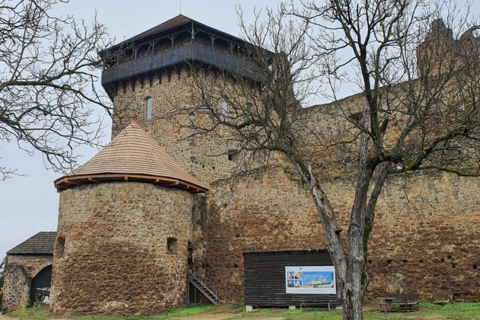 Ilustračný obrázok k článku Fiľakovský hrad čoskoro opäť sprístupnia verejnosti: Čo otvorí tohtoročnú sezónu?
