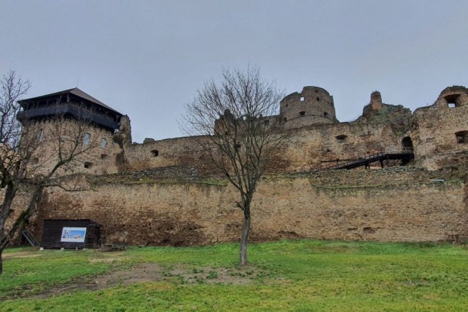 Ilustračný obrázok k článku Fiľakovský hrad opäť otvorí svoje brány: Tešiť sa môžete aj na NOVINKY