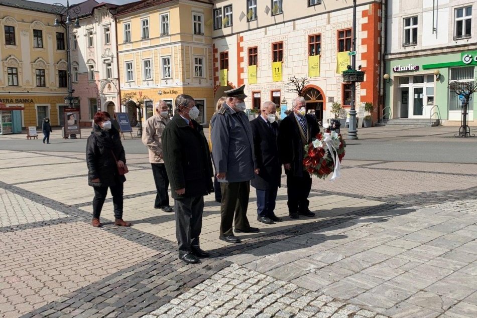 Ilustračný obrázok k článku Už je to 76 rokov: Na bystrickom námestí prebehli oslavy oslobodenia mesta, FOTO