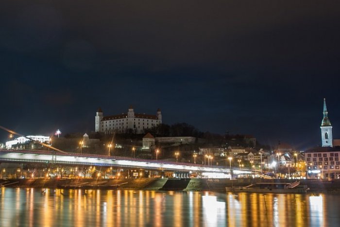 Ilustračný obrázok k článku Prezidentský palác i Bratislavský hrad zhasli, pripojili sa k Hodine Zeme