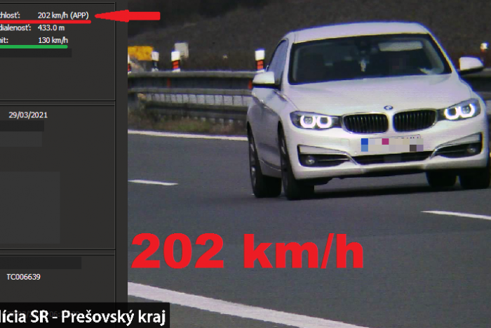 Ilustračný obrázok k článku Letel ako blesk: Polícia namerala vodičovi na diaľnici z Popradu do Prešova 202 km/h