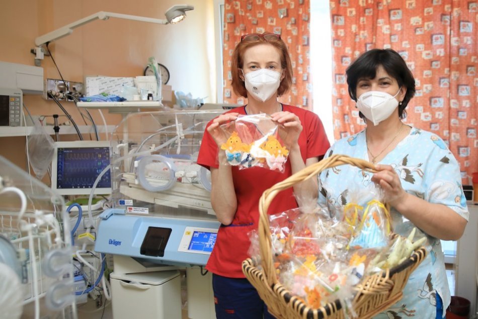 Ilustračný obrázok k článku Prekvapenie v novozámockej nemocnici: Bábätkám pripravili veľkonočné darčeky