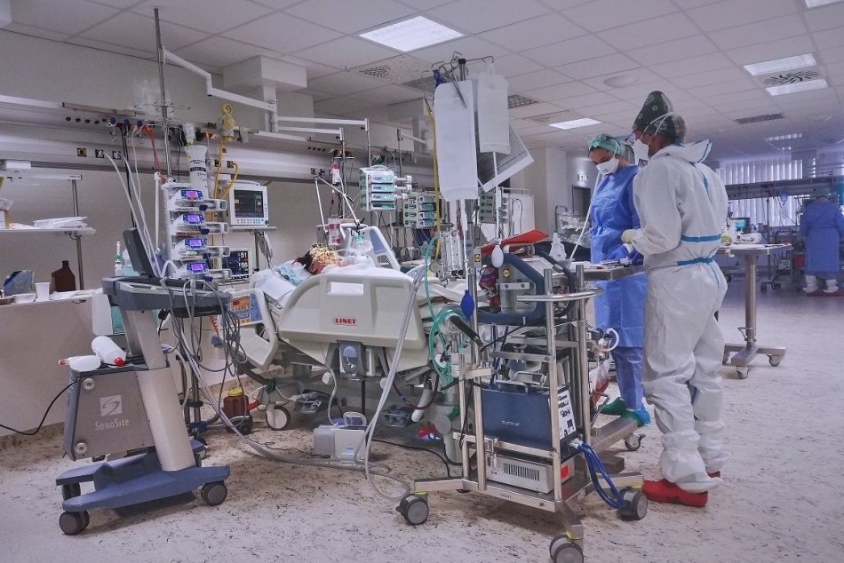 Ilustračný obrázok k článku Keď nepomáha ani ventilátor: Pacienti s najťažším priebehom COVID-19 končia v Bystrici, FOTO