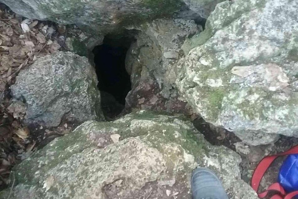 Ilustračný obrázok k článku V jaskyni uviazla osoba: Na mieste sú hasiči z Trnavy aj Piešťan, FOTO