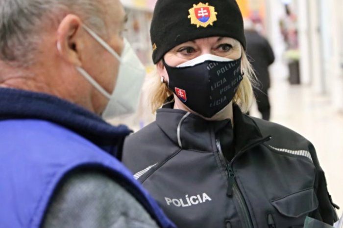 Ilustračný obrázok k článku Policajti vyrazili do ulíc Nových Zámkov: Na mušku si zobrali seniorov