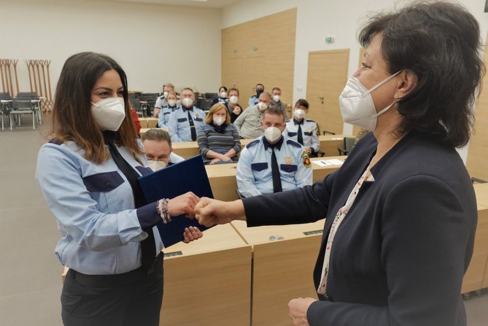 Ilustračný obrázok k článku Ich práca nezostala bez povšimnutia: Balkovičová poďakovala mestským policajtom, FOTO