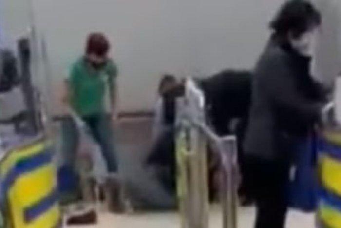 Ilustračný obrázok k článku Zásah zachytený na VIDEU: Polícia prehovorila o incidente v bratislavskom obchode