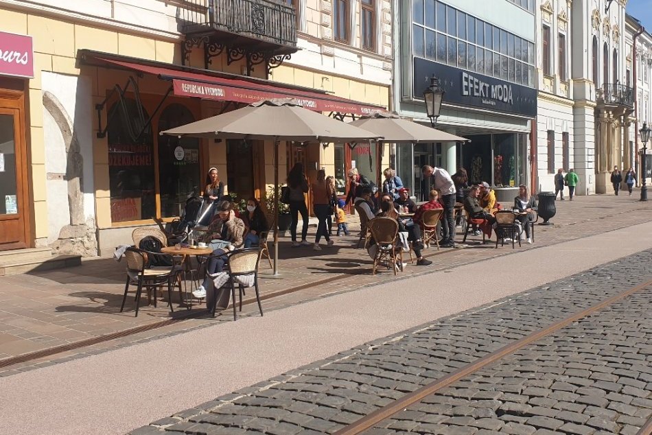 Ilustračný obrázok k článku Centrum mesta znovu OŽILO! Košičania zaplnili letné terasy, FOTO, VIDEO