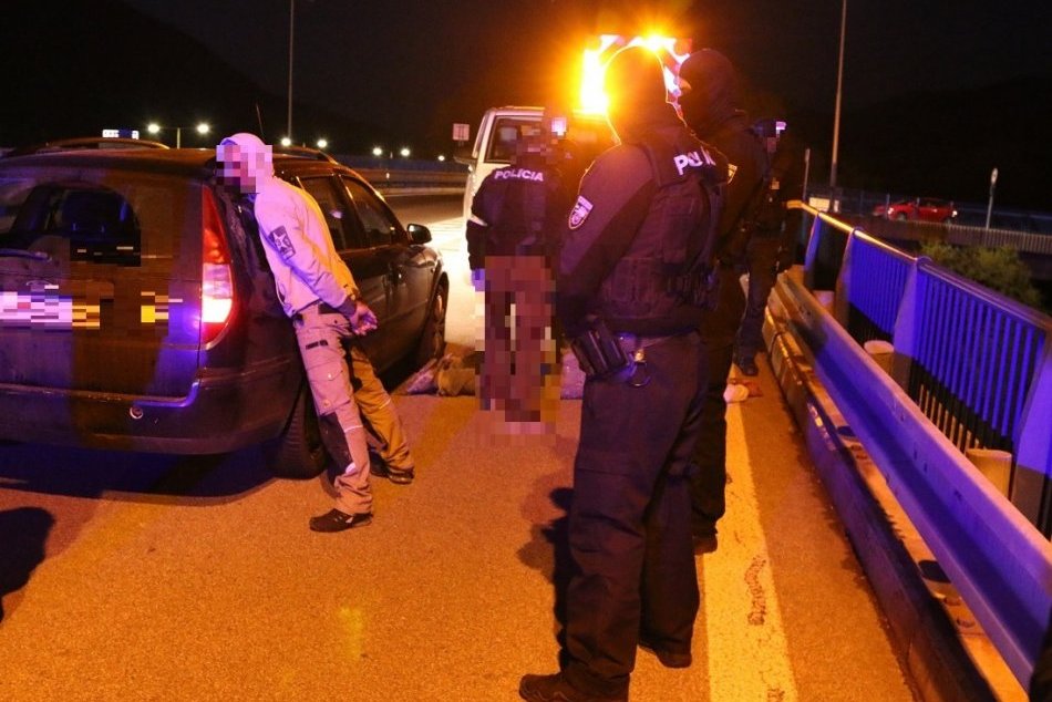 Ilustračný obrázok k článku Drogová razia žiarskych kriminalistov: Muž skončil v rukách policajtov, FOTO