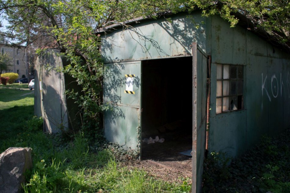 Ilustračný obrázok k článku Nitra bojuje proti vizuálnemu smogu: Z ulíc miznú vraky a aj nelegálne garáže