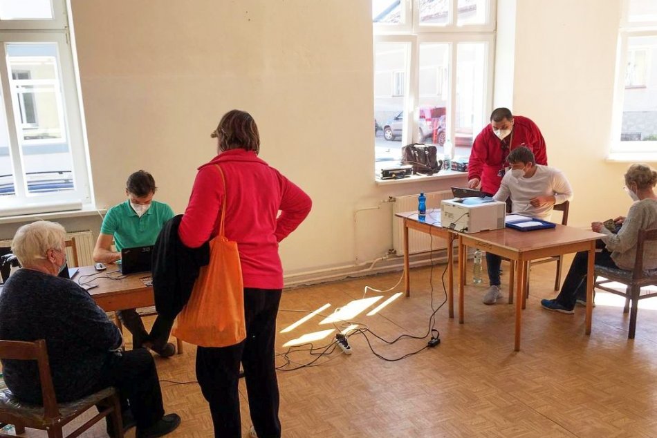 Ilustračný obrázok k článku Mobilné očkovanie sa rozbehlo aj na Gemeri: Koľko ľudí tak dostalo vakcínu? FOTO