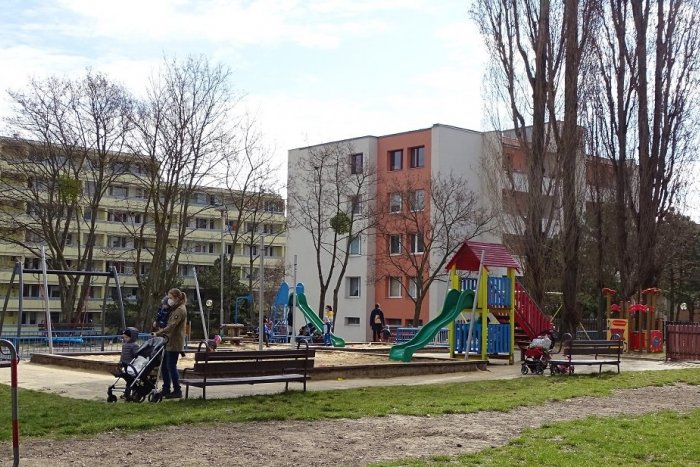 Ilustračný obrázok k článku V Bratislave pribudne nové ihrisko pre zdravotne znevýhodnené deti. Hlasujte, čo tam má byť!