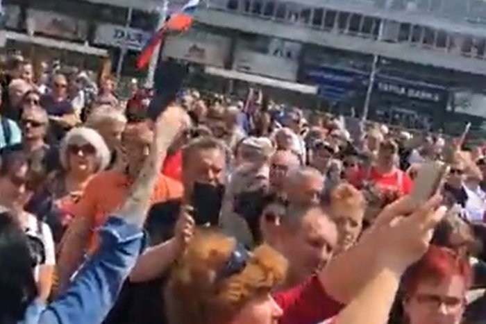 Ilustračný obrázok k článku VIDEO: Bez rúšok, počas núdzového stavu: Stovky ľudí prišli protestovať proti vláde i opatreniam
