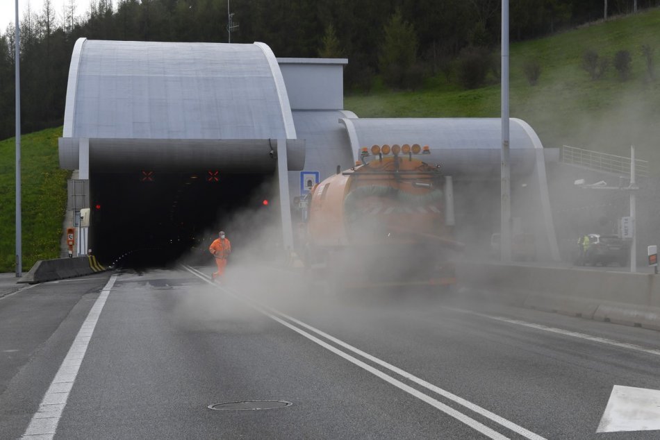 Ilustračný obrázok k článku Tunel Branisko je mimoriadne znečistený: Musia ho urýchlene uzavrieť
