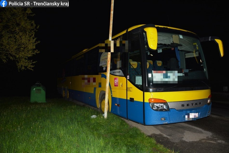 Ilustračný obrázok k článku Aj takto sa kradne: Chlapi cuckali naftu z autobusov v okolí Trenčína, FOTO