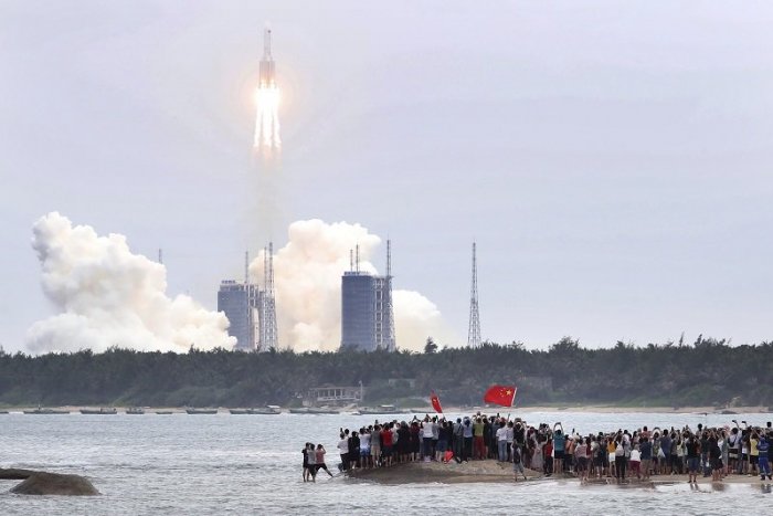 Ilustračný obrázok k článku Časť čínskej rakety Dlhý pochod 5B sa rozpadla nad Indickým oceánom